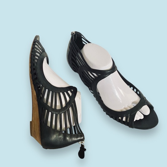 Sigerson Morrison Belle Black Leather Strappy Open Toe Low Wedge SZ 10.5 - Picture 1 of 10